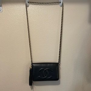 Black cross body purse